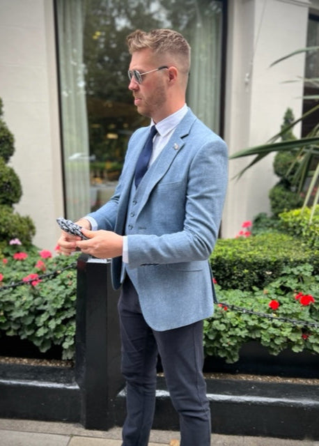 Male model wearing a smart casual blue summer race day outfit.