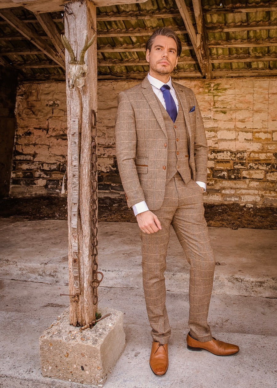 What To Wear For A Barn Wedding