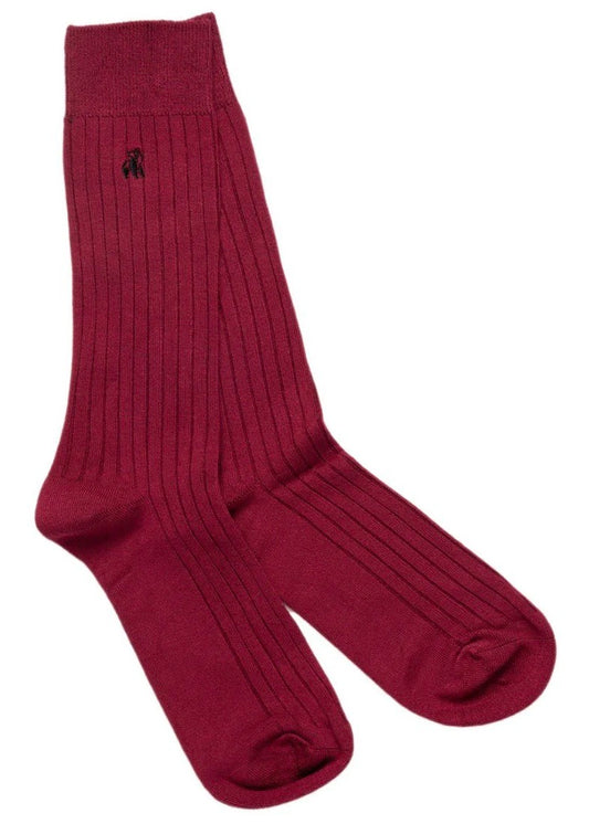 Burgundy ribbed bamboo socks for men.