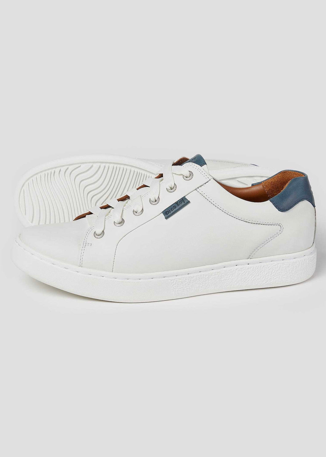 White trainers for men, showing all details. 