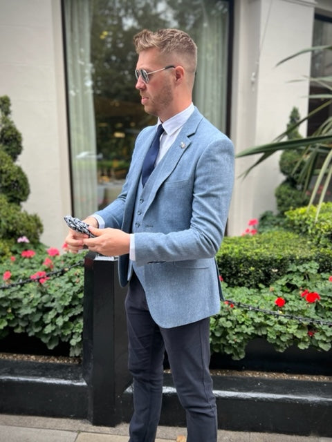 Male model wearing a smart casual blue summer race day outfit.