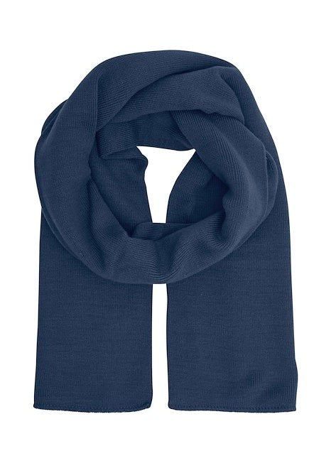 Soft knit scarf in blue.