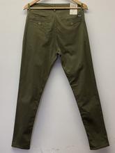 Load image into Gallery viewer, The reverse of Chino Stretch Olive

