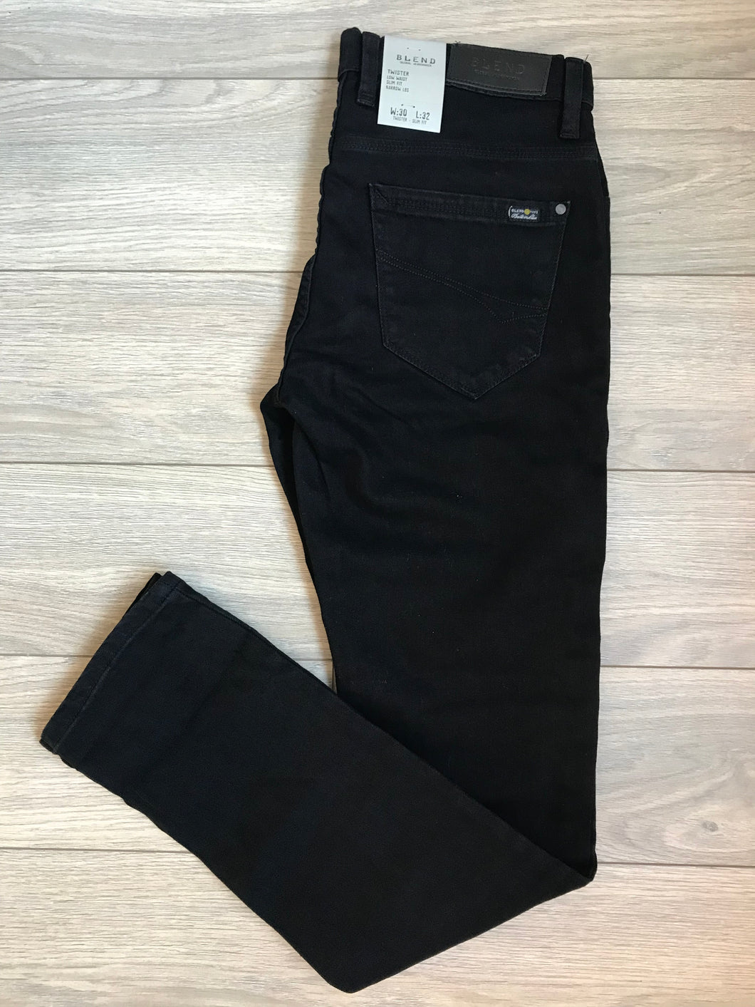 Jeans Twister Fit Pure Black from Blend. A great pai of jeans to wear with a plain t shirt or a shirt and formal jacket. Made in partnership with thetter Cotton Initiative Be to improve cotton farming globally.