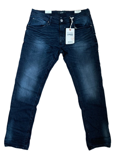 Jeans Twister Fit Middle Blue. Made in partnership with the Better Cotton Initiative to improve cotton farming globally.