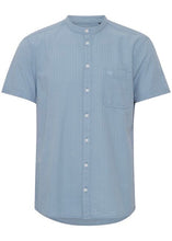 Load image into Gallery viewer, Short-Sleeved Puckered Shirt Pale Blue
