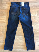 Load image into Gallery viewer, Jeans Rock Fit Dark Blue. Made in partnership with the Better Cotton Initiative to improve cotton farming globally. Impressive jeans that can be styled with trainers or shoes.
