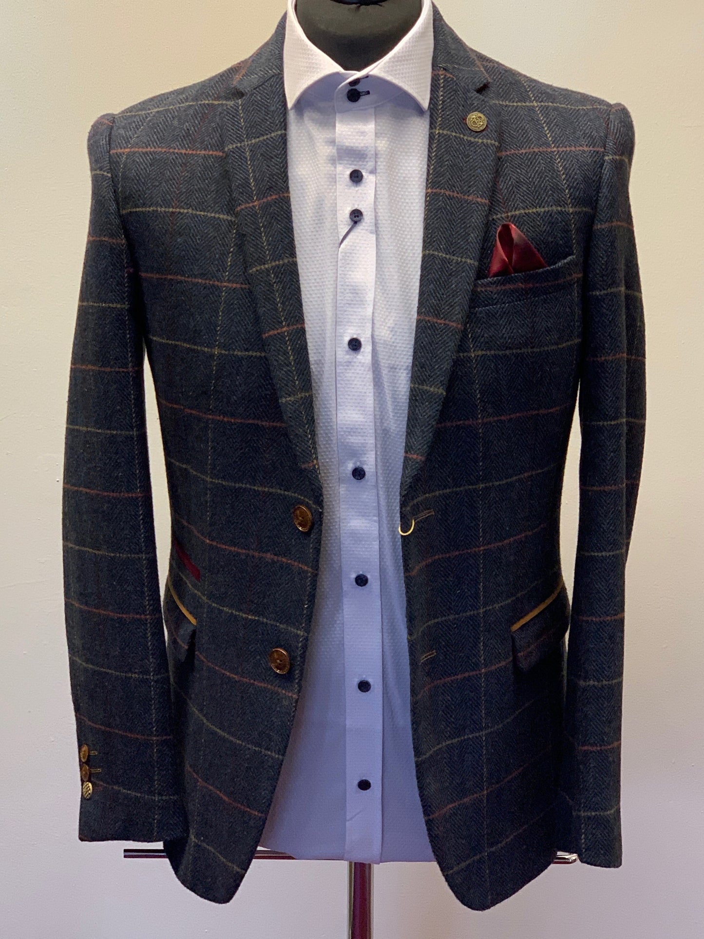 Marc Darcy Eton Tweed Check Jacket worn with a white textured shirt. A great relaxed look for the weekend or a night out in Bristol or Bath.